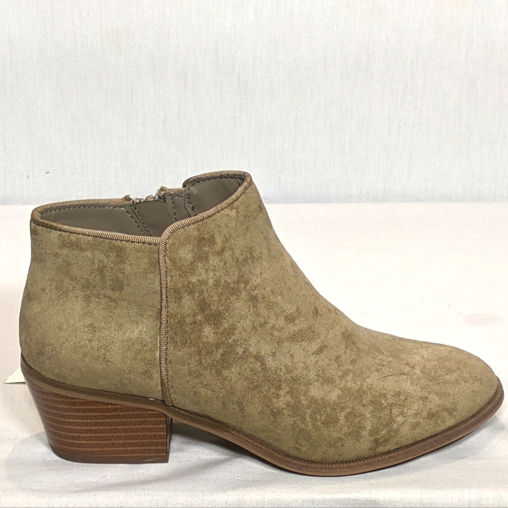 NEW Amazon Essentials Womens Micro Suede Ankle Boot Side zipper Sz 7.5 Taupe